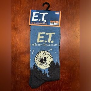 E.T. NOVELTY CREW SOCKS NWT MEN’S SHOE SIZE 6-12
